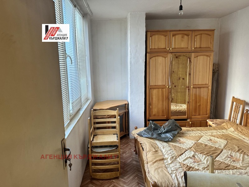 Продава 3-СТАЕН, гр. Кърджали, Веселчане, снимка 3 - Aпартаменти - 48375344