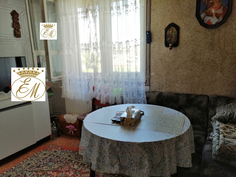 Продава 3-СТАЕН, гр. Шумен, 2-ри корпус, снимка 3 - Апартаменти - 53019200