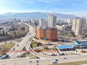 3 slaapkamers Poligona, Sofia 1