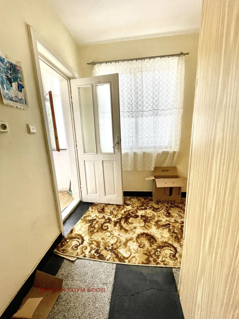 Продава ЕТАЖ ОТ КЪЩА, гр. Добрич, ЖП Гара, снимка 14 - Етаж от къща - 48277596