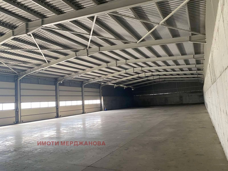 En venta  Edificio industrial región Sliven , Mlekarevo , 1280 metros cuadrados | 16305337