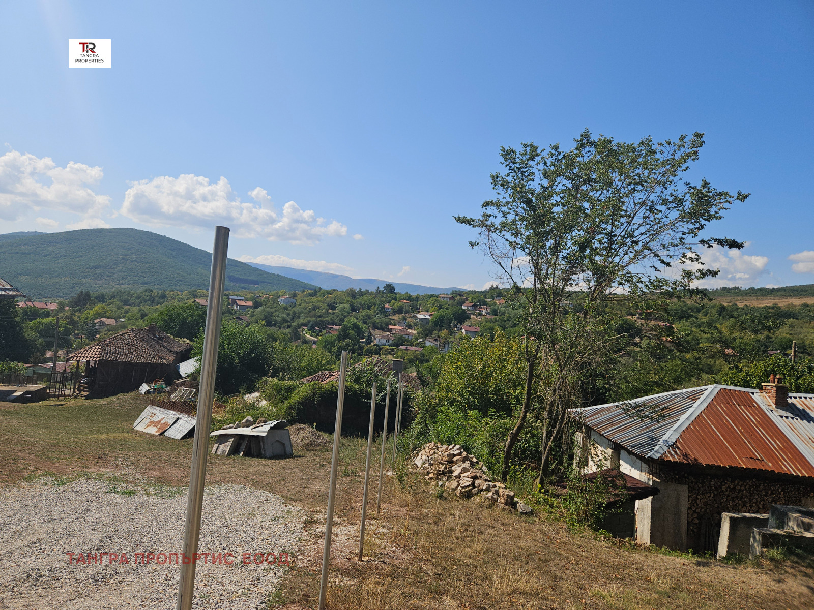 Продава ВИЛА, с. Лобош, област Перник, снимка 2 - Вили - 51702541