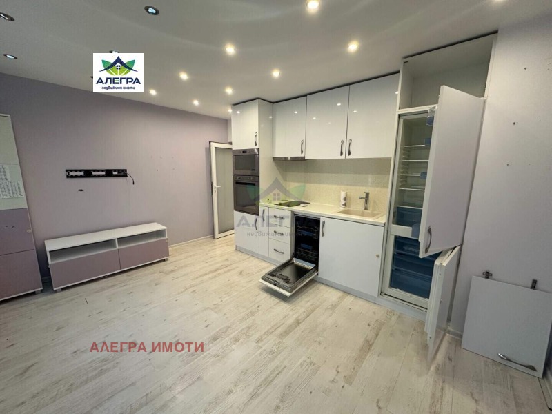 Продава 3-СТАЕН, гр. Пазарджик, Център, снимка 1 - Aпартаменти - 46081391