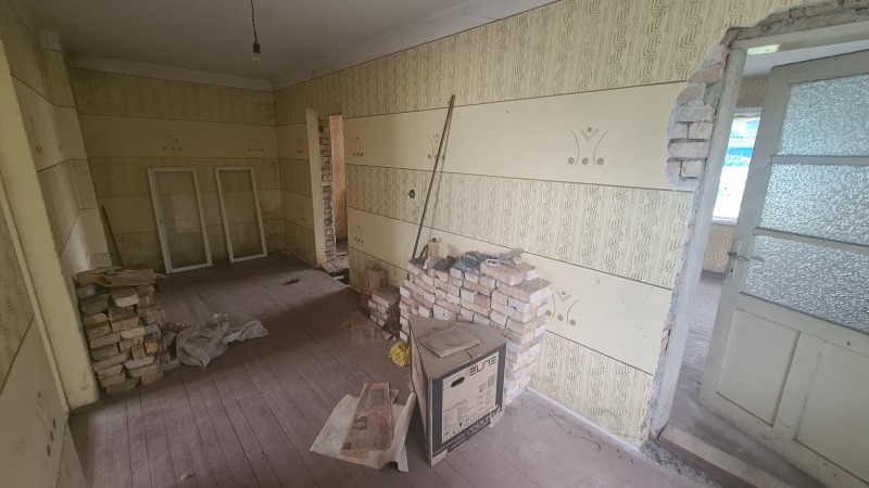 Продава КЪЩА в област Разград, с. Гецово - 250 кв.м / 79 250.24 € » 155 000 лв., РОС -НЕДВИЖИМИ ИМОТИ