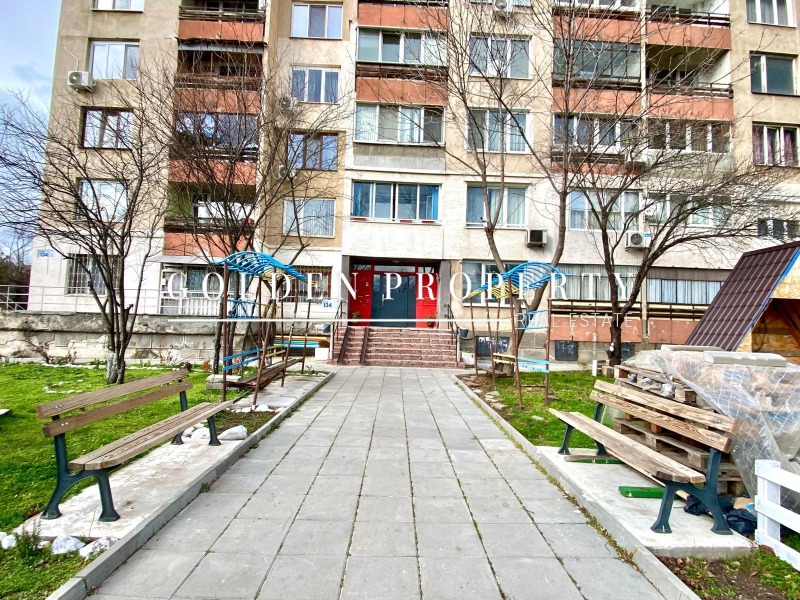 Продава 4-СТАЕН, гр. София, Надежда 1