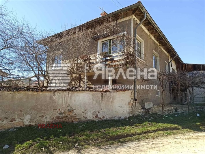 Продава КЪЩА, с. Долно Камарци, област София област