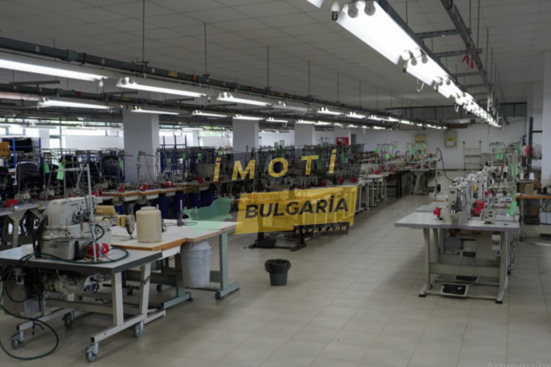 Продава ПРОМ. ПОМЕЩЕНИЕ, гр. Момчилград, област Кърджали, снимка 3 - Производствени сгради - 53143115