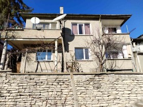 House Tsentar, Veliko Tarnovo 1