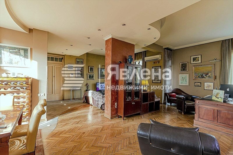 Продава 3-СТАЕН, гр. София, Център, снимка 2 - Апартаменти - 55533460