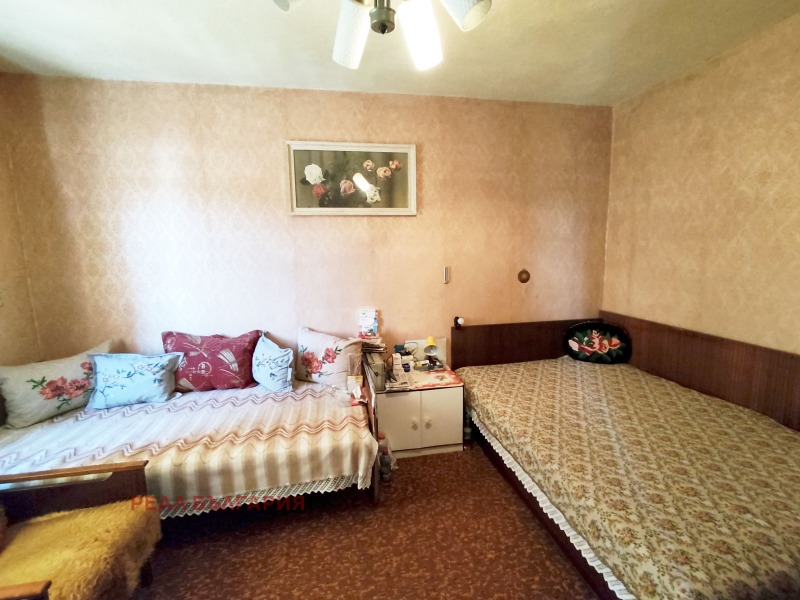 Продава КЪЩА в област Русе, с. Горно Абланово - 120 кв.м / 17 895.22 € » 35 000 лв., РЕАЛ БЪЛГАРИЯ