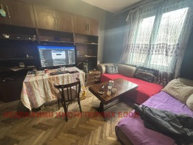 2 slaapkamers Iztok, Pernik 9