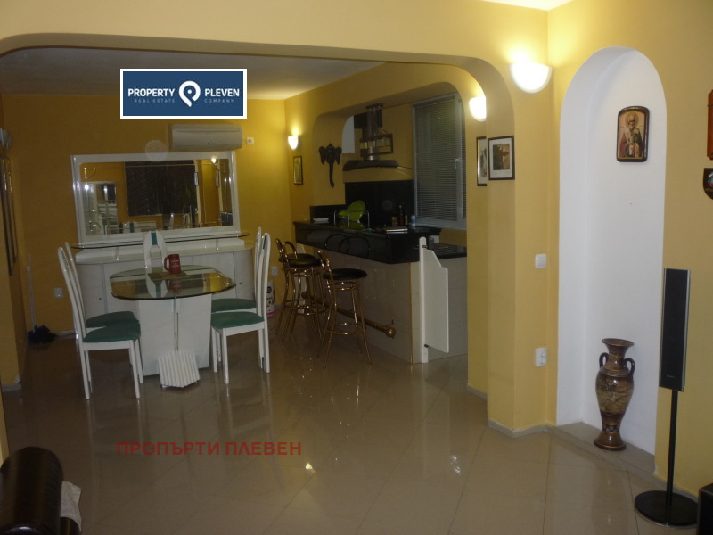 Продава 3-СТАЕН, гр. Плевен, Идеален център, снимка 2 - Апартаменти - 52363039