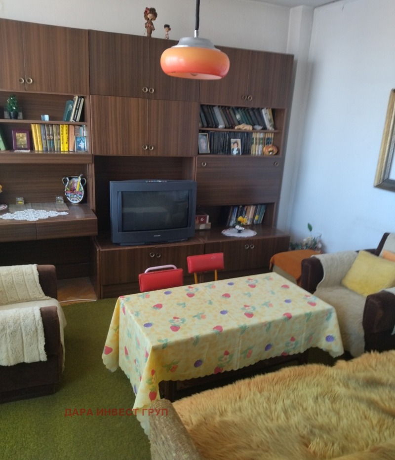 Продава МНОГОСТАЕН, гр. Шумен, Военно училище, снимка 2 - Апартаменти - 52747607