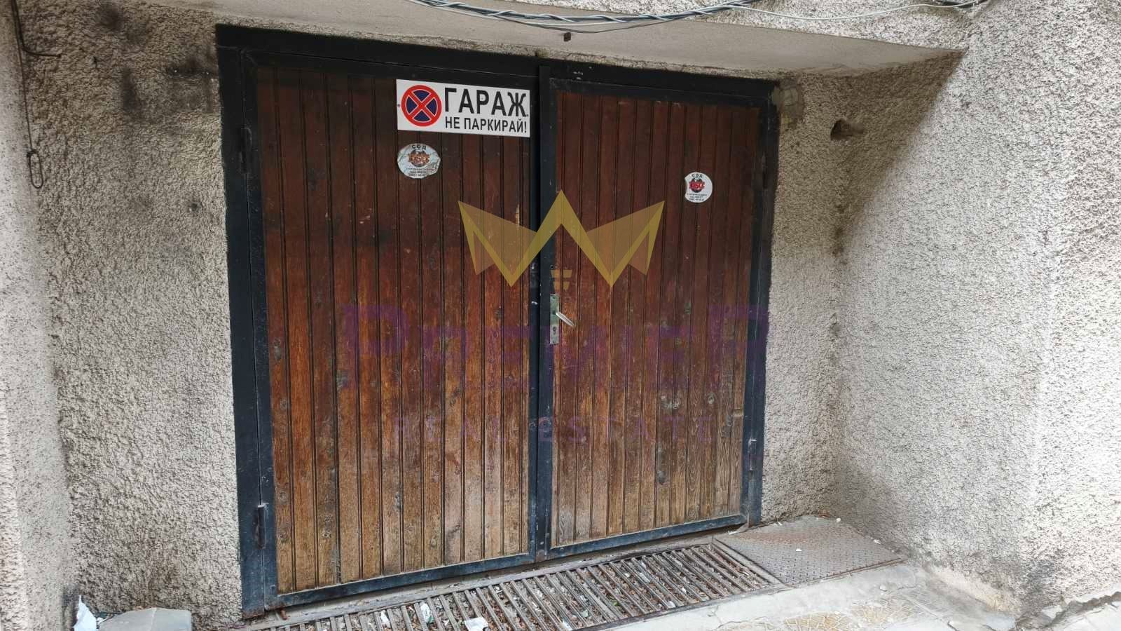 Продава ГАРАЖ, ПАРКОМЯСТО, гр. Варна, Център