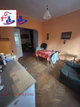2 makuuhuonetta Voenno utšilište, Šumen