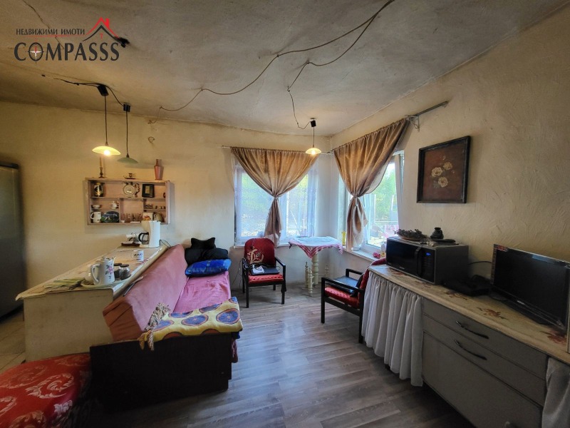 Продава КЪЩА, с. Изворово, област Добрич, снимка 4 - Къщи - 52234355