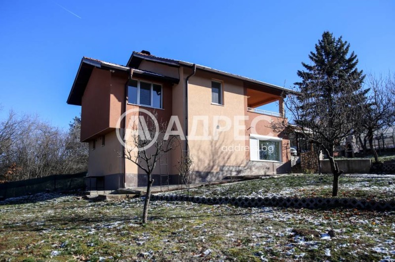 Продава КЪЩА, с. Бальовци, област София област