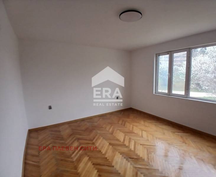 Продава 2-СТАЕН, гр. Плевен, Сторгозия, снимка 2 - Апартаменти - 52440006