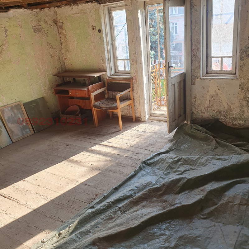 Продава ЕТАЖ ОТ КЪЩА, гр. Кюстендил, Център, снимка 4 - Етаж от къща - 52960879