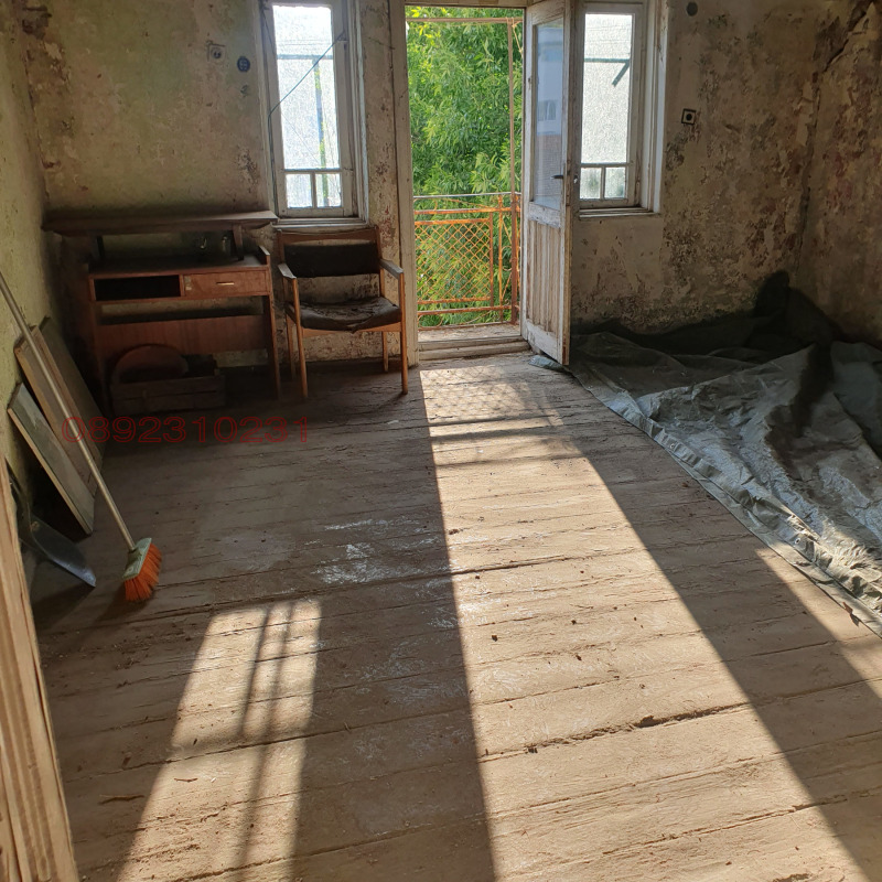 Продава ЕТАЖ ОТ КЪЩА, гр. Кюстендил, Център, снимка 10 - Етаж от къща - 52960879