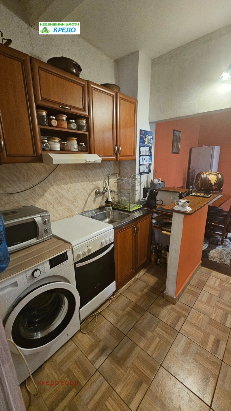 Продава ЕТАЖ ОТ КЪЩА, гр. Перник, Димова махала, снимка 2 - Етаж от къща - 53235394