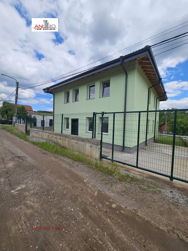 Myytävänä  Talo Pernikin alue , Dragitševo , 180 neliömetriä | 18030920