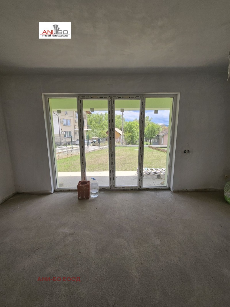 Myytävänä  Talo Pernikin alue , Dragitševo , 180 neliömetriä | 18030920 - kuva [3]