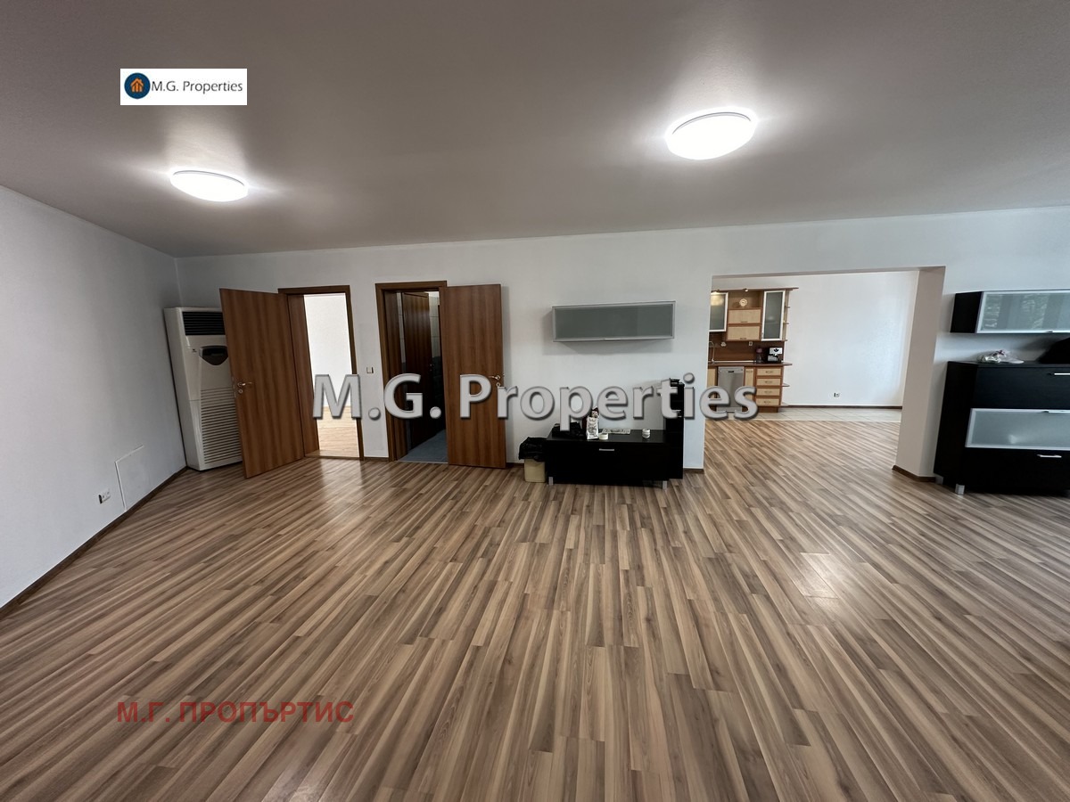 Продава 4-СТАЕН, гр. Добрич, Център, снимка 2 - Апартаменти - 47031177