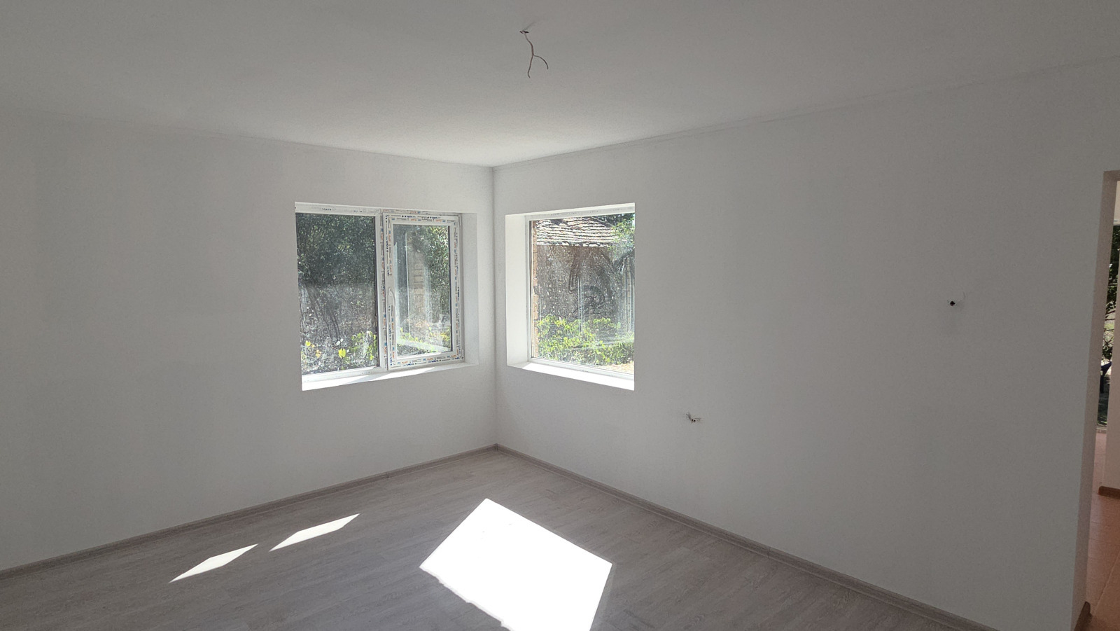Продава КЪЩА, с. Червенци, област Варна, снимка 12 - Къщи - 55676940