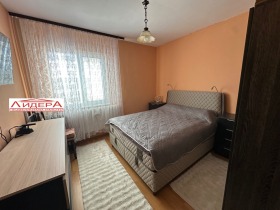 Продава 3-стаен град Пловдив Тракия - [1] 