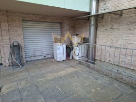 Garage Bazar Lewski, Warna