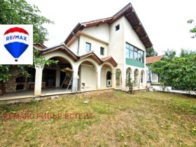 Huvila Nikolovo, Rusen alue
