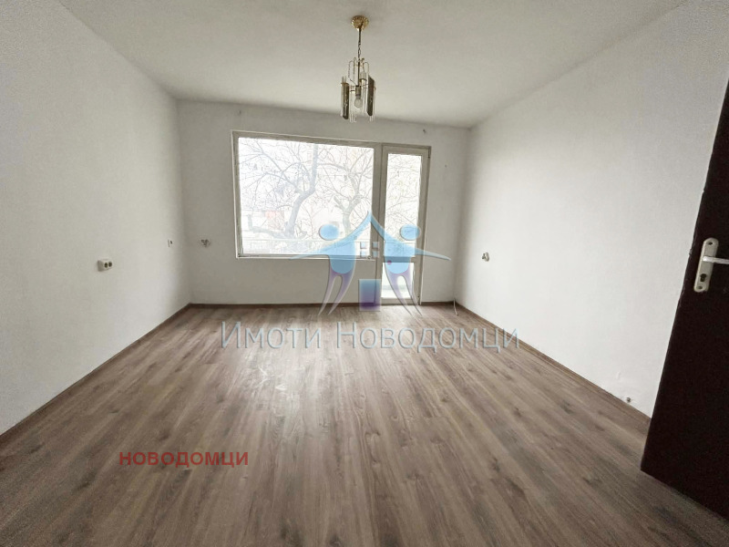 Продава ЕТАЖ ОТ КЪЩА, гр. Шумен, 2-ри корпус, снимка 4 - Етаж от къща - 52704943