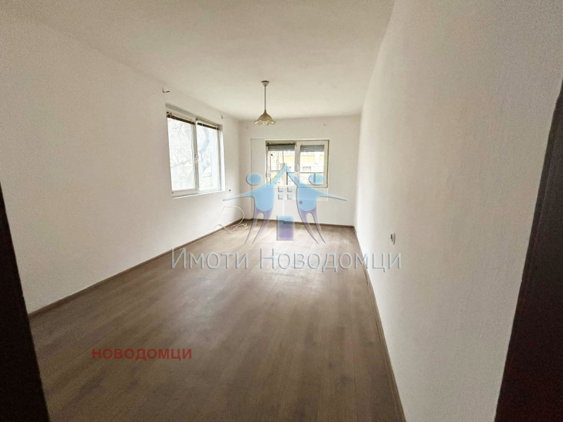 Продава ЕТАЖ ОТ КЪЩА, гр. Шумен, 2-ри корпус, снимка 2 - Етаж от къща - 52704943