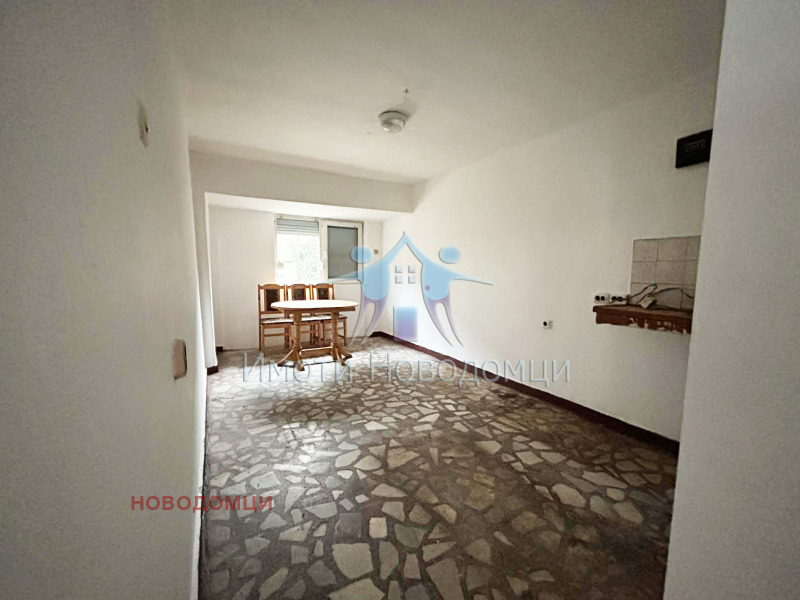 Продава ЕТАЖ ОТ КЪЩА, гр. Шумен, 2-ри корпус