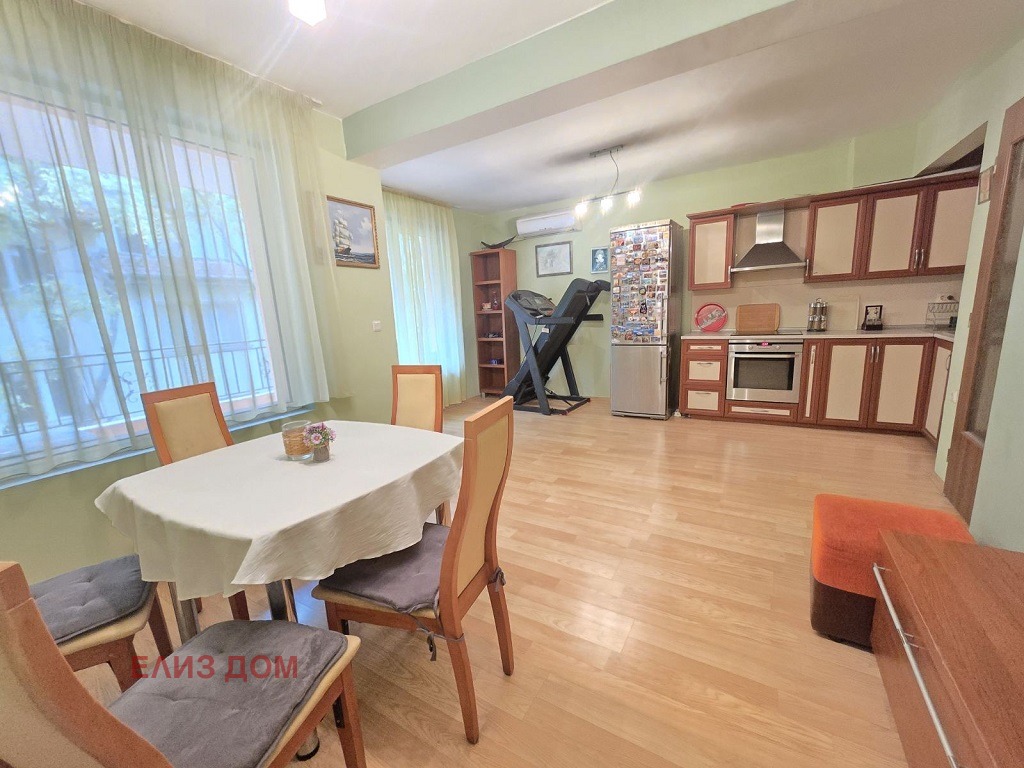 Продава 3-СТАЕН, гр. Варна, Зимно кино Тракия