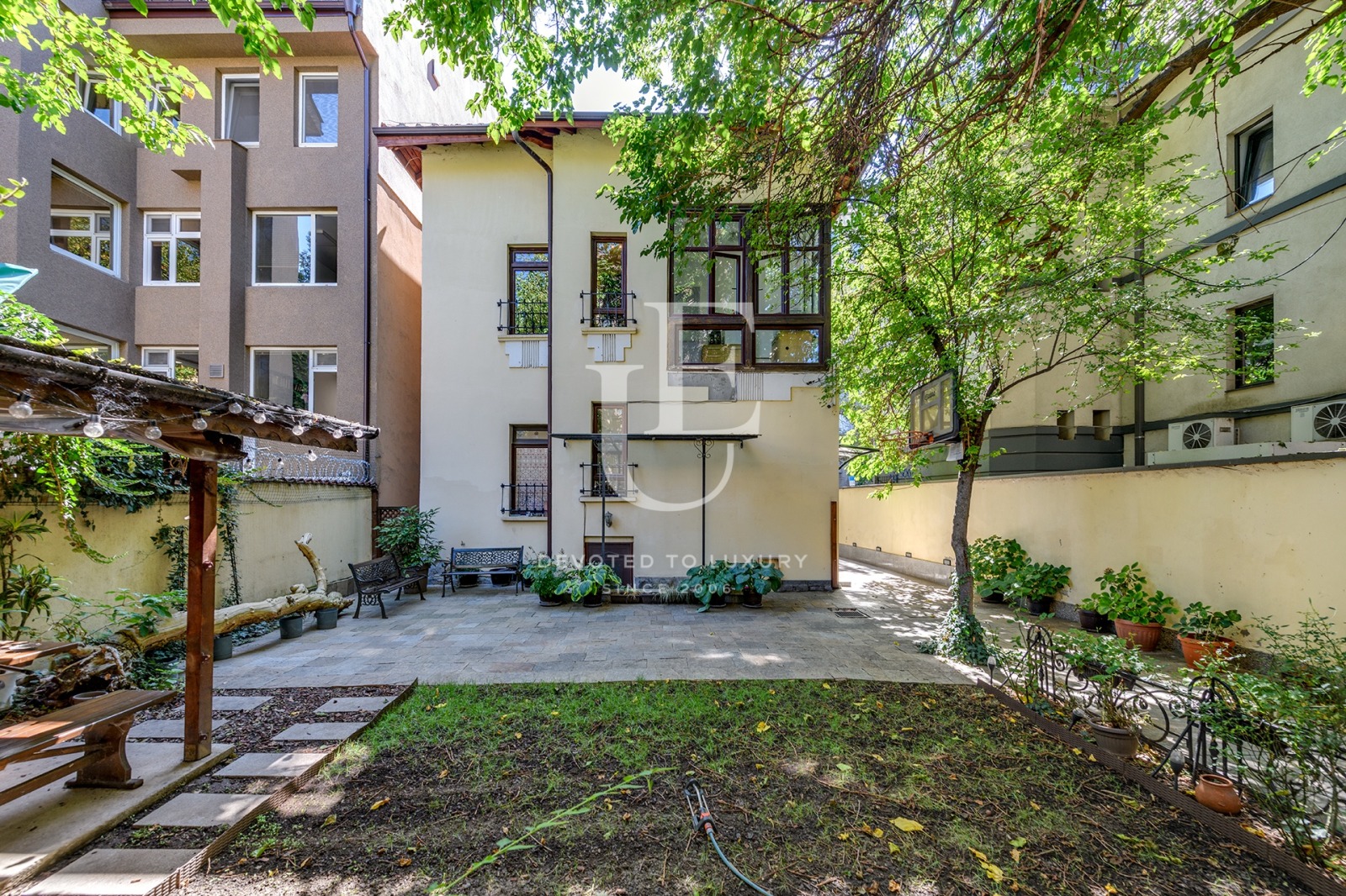 Продава ЕТАЖ ОТ КЪЩА, гр. София, Център, снимка 7 - Етаж от къща - 56107892