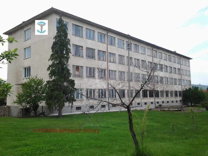 Продава ПРОМ. ПОМЕЩЕНИЕ в област София, гр. Долна баня - 7100 кв.м / 900 000 € » 1 760 247.00 лв., СТОРМО БРОКЕР ЕООД