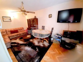 Продава къща град Добрич Кралска зона - [1] 