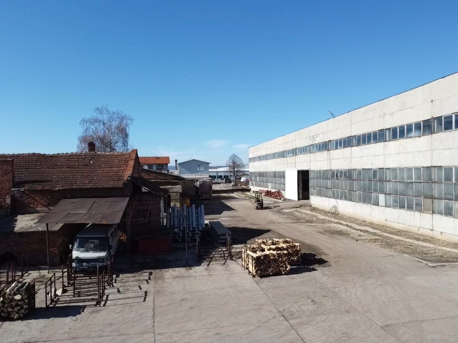 Продава ПРОМ. ПОМЕЩЕНИЕ, гр. Ихтиман, област София област, снимка 2 - Производствени сгради - 54143071