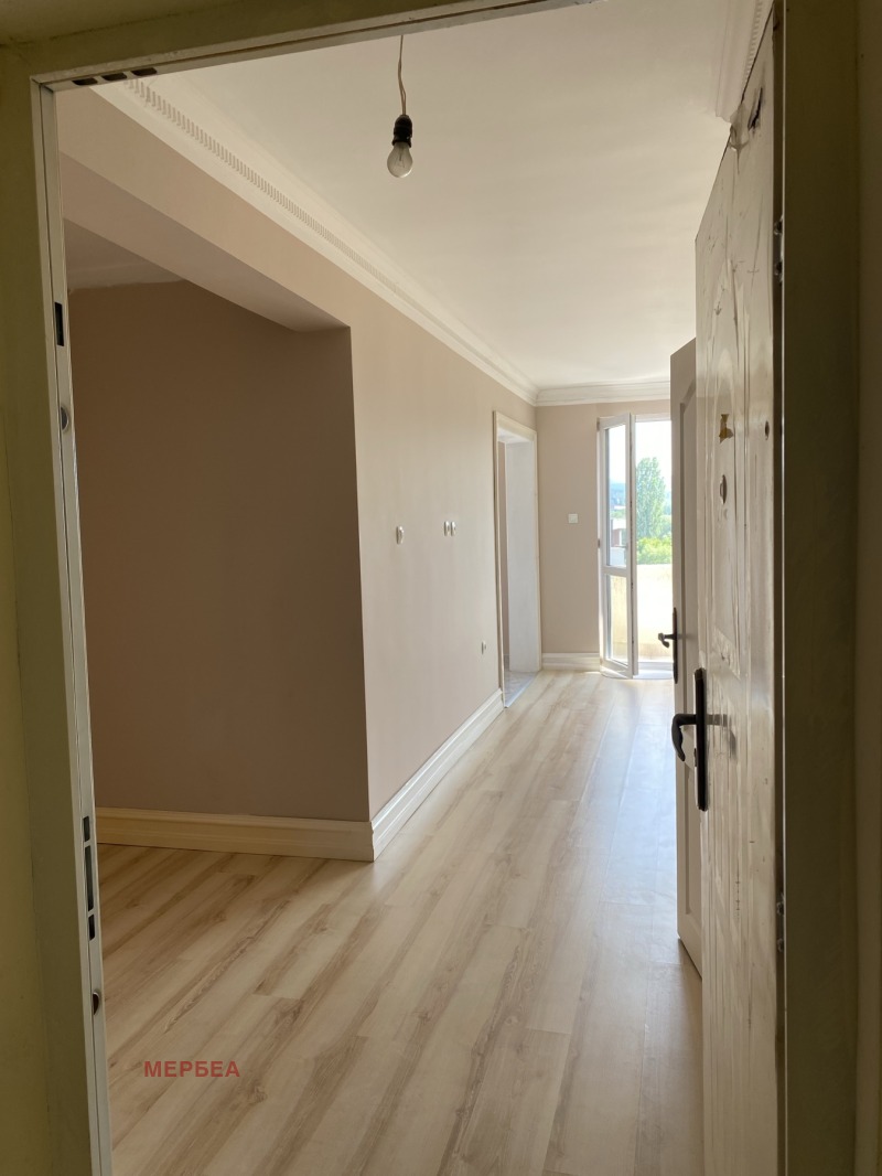 Продава  2-стаен град Перник , Изток , 61 кв.м | 40827403 - изображение [2]