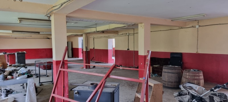 Продава  Пром. помещение област Разград , с. Равно , 1640 кв.м | 71297850 - изображение [9]