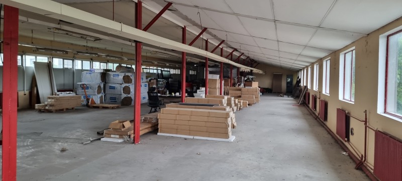 Продава  Пром. помещение област Разград , с. Равно , 1640 кв.м | 71297850 - изображение [3]
