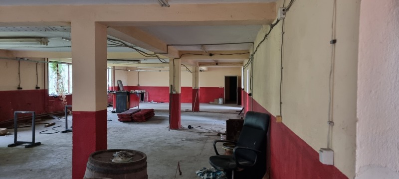 Продава  Пром. помещение област Разград , с. Равно , 1640 кв.м | 71297850 - изображение [7]
