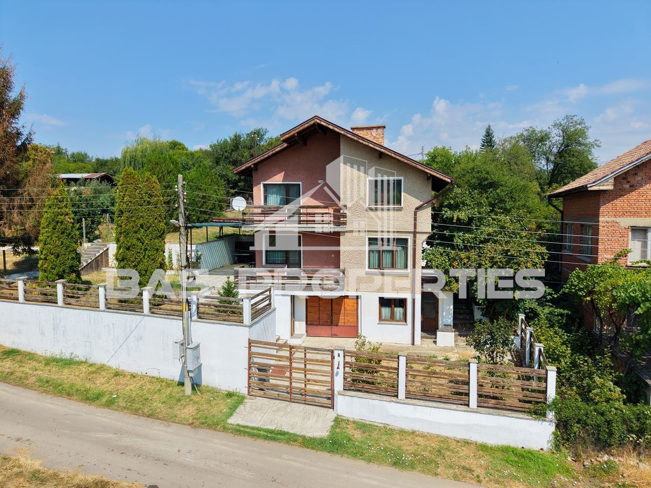 Продава КЪЩА, с. Хераково, област София област