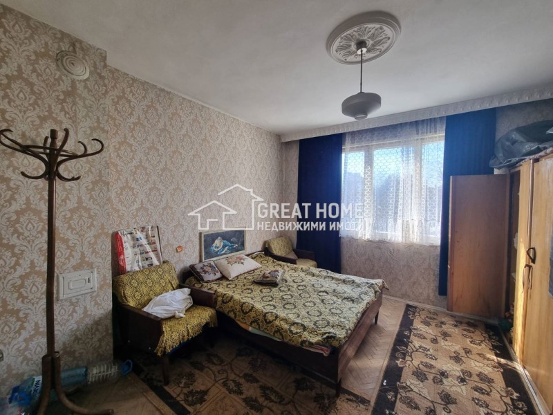 Продава 4-СТАЕН, гр. Търговище, Вароша, снимка 2 - Апартаменти - 53259186
