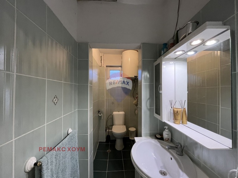 Продава КЪЩА, гр. Аксаково, област Варна, снимка 14 - Къщи - 52616351