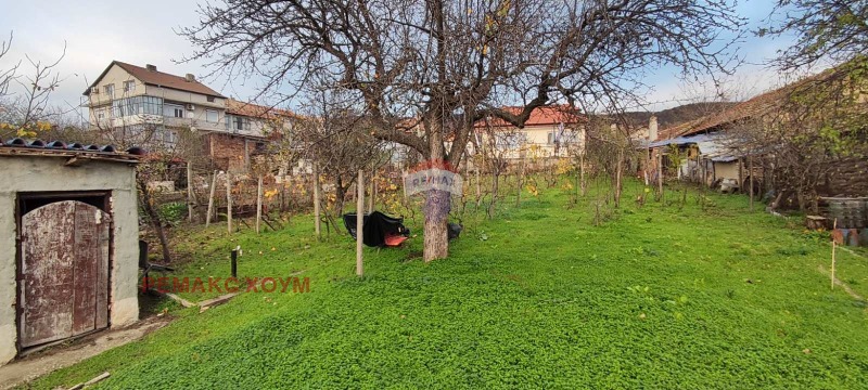 Продава КЪЩА, гр. Аксаково, област Варна, снимка 16 - Къщи - 52616351