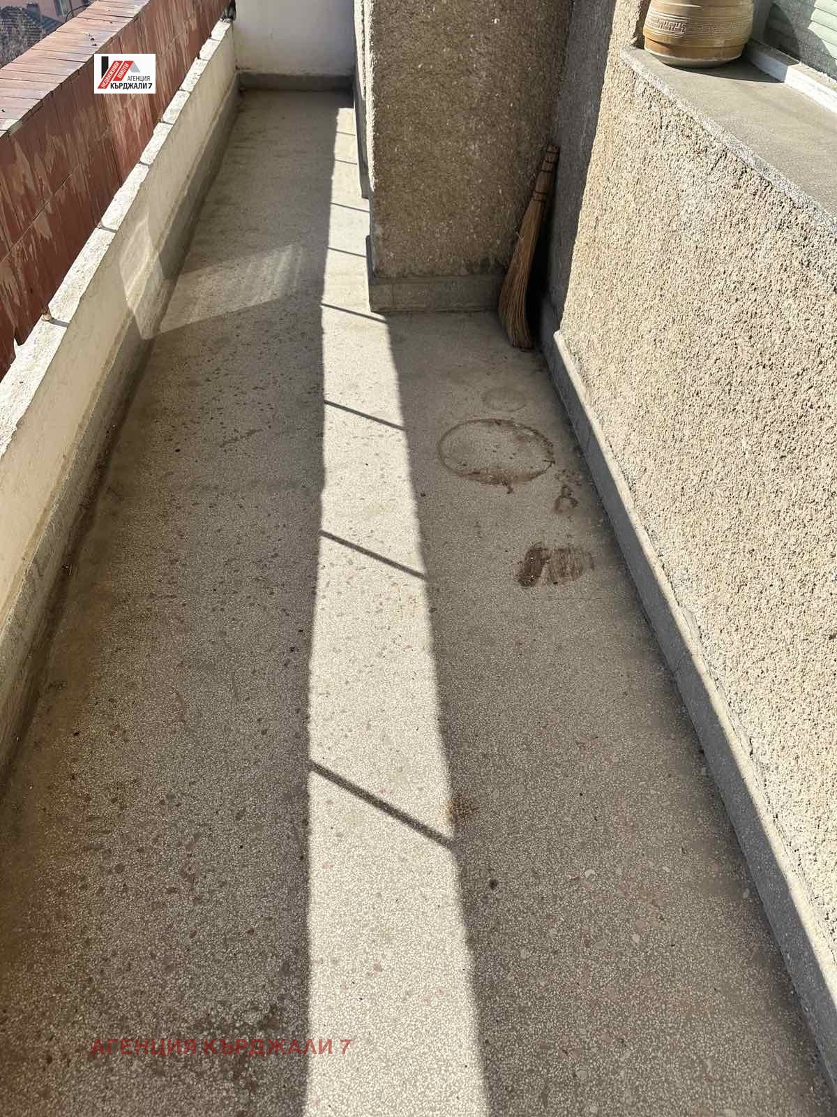 Продава МНОГОСТАЕН, гр. Кърджали, Байкал, снимка 2 - Апартаменти - 54075759