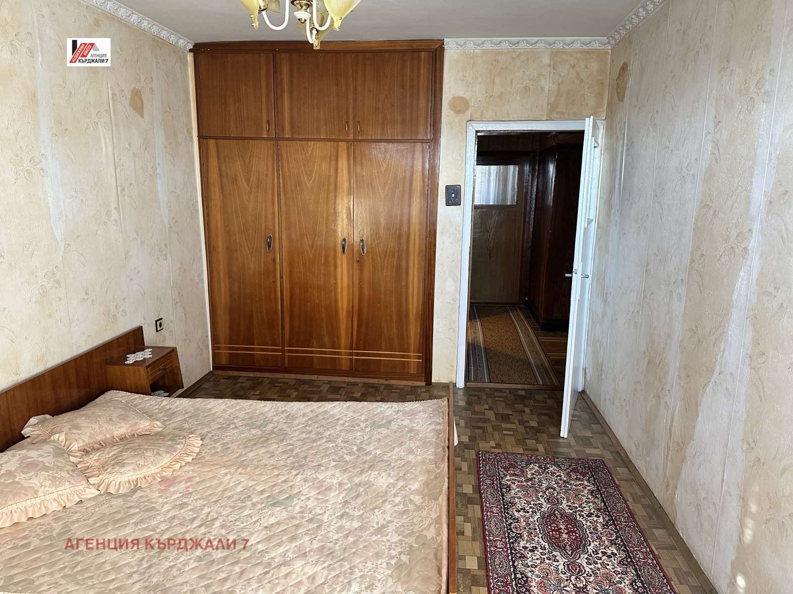 Продава МНОГОСТАЕН, гр. Кърджали, Байкал, снимка 9 - Апартаменти - 54075759